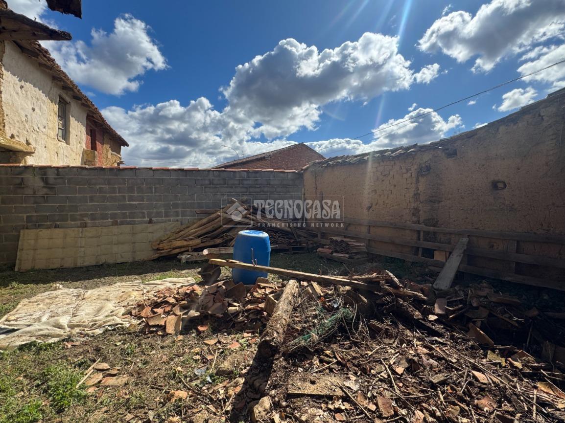 Terreno en venta en  Valdefresno, León  11/16