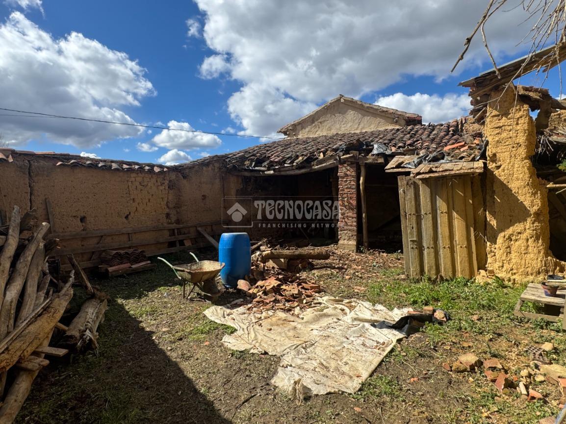 Terreno en venta en  Valdefresno, León  12/16