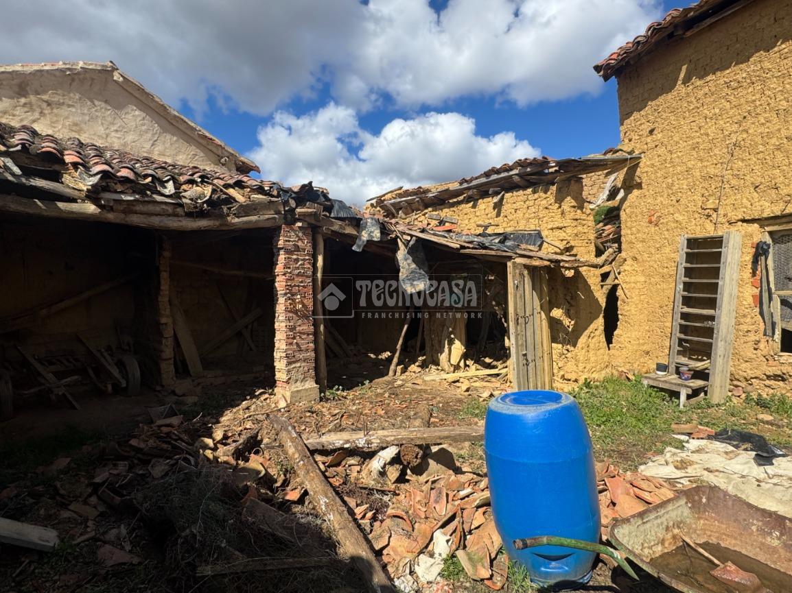 Terreno en venta en  Valdefresno, León  14/16