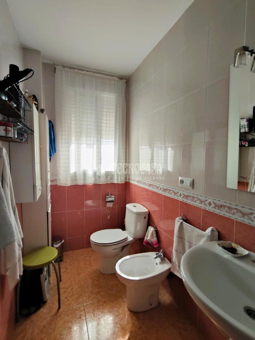 Casa en venta en  Marchena  8/25
