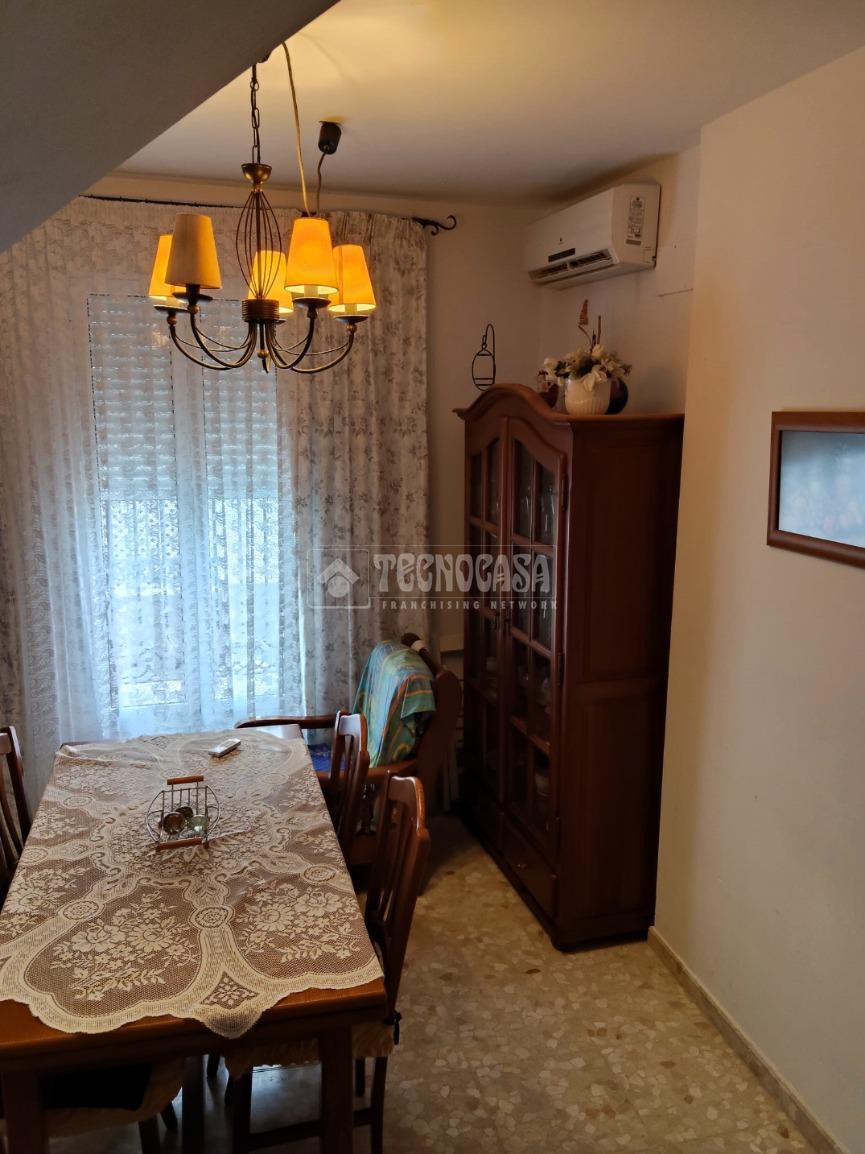 Casa en venta en  Marchena  9/25