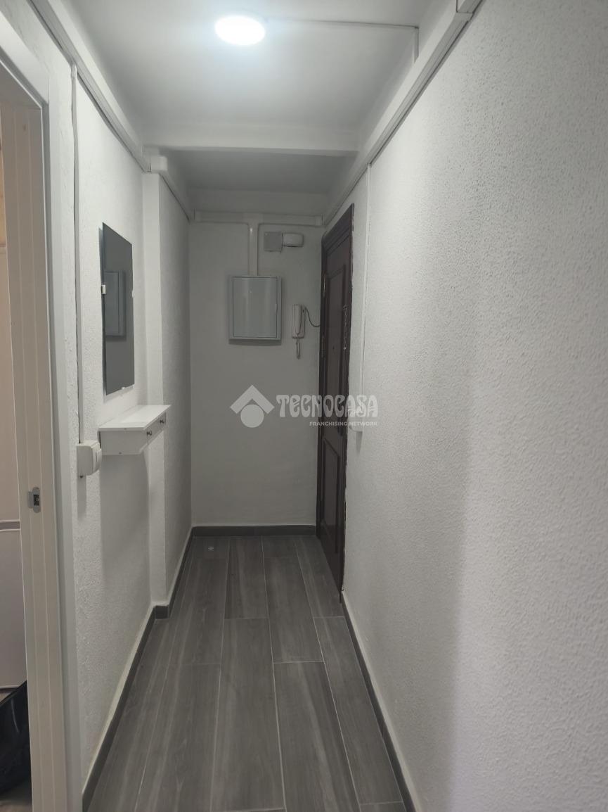 Piso en alquiler en  CASTILLEJA DE LA CUESTA  9/9