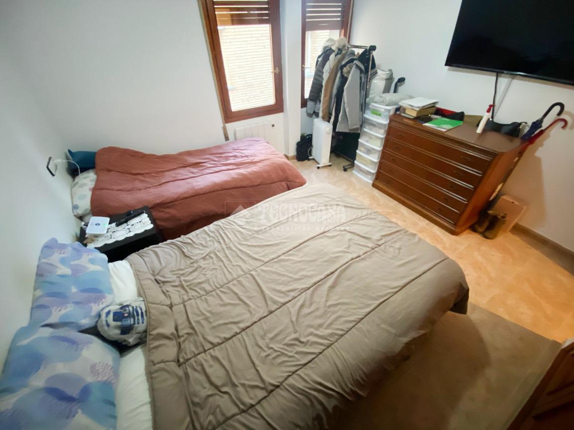 Piso en venta en  Zuera  12/24