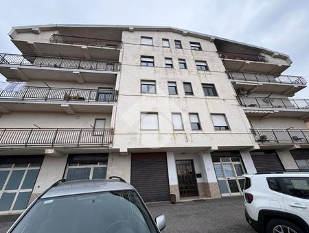 5 locali in vendita