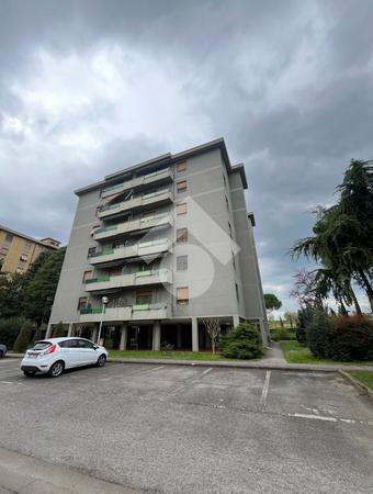 5 locali in vendita