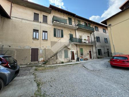 Casa di corte in vendita