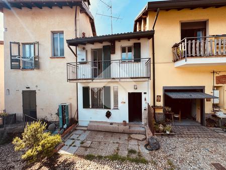 Casa di corte in vendita