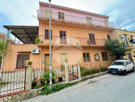 Quadrilocale in vendita a Palermo Calatafimi Alta Palermo