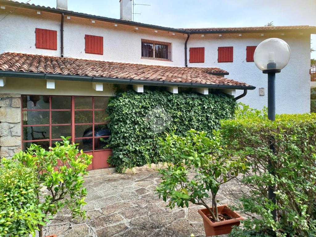 Casa indipendente in vendita