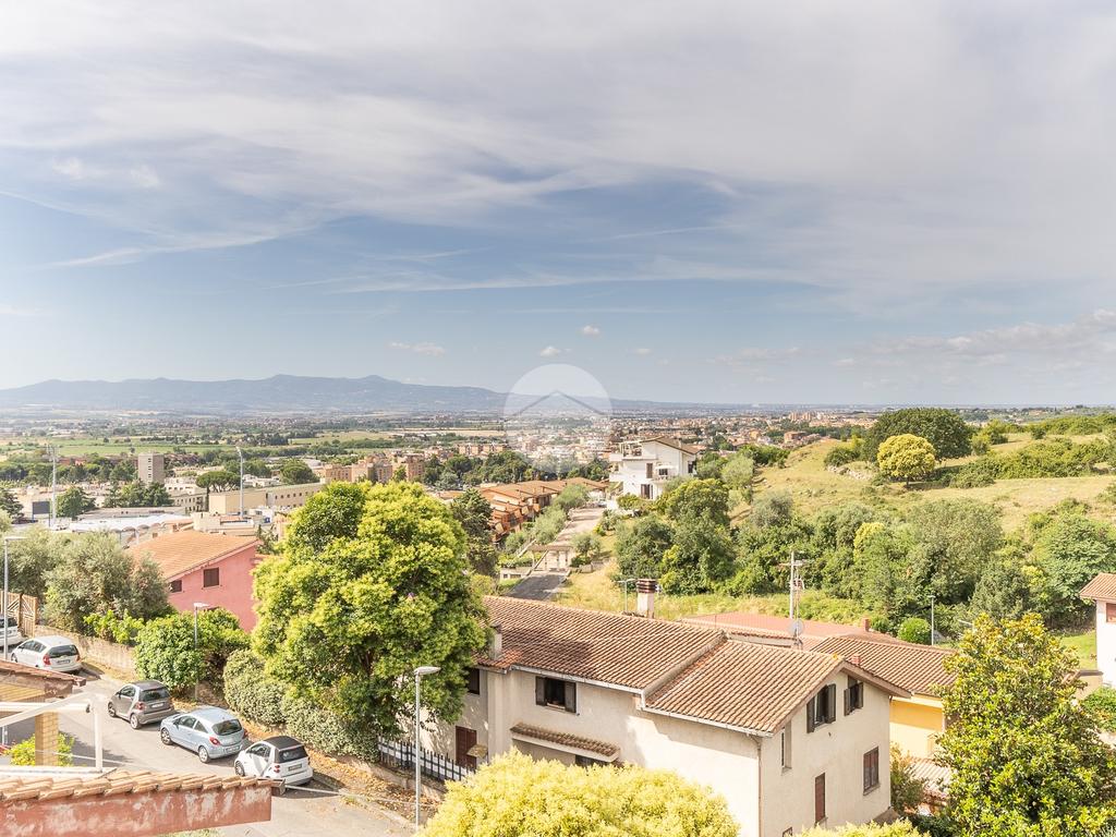 Porzione di bifamiliare in vendita