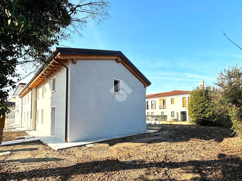 Villa a schiera d'angolo in vendita